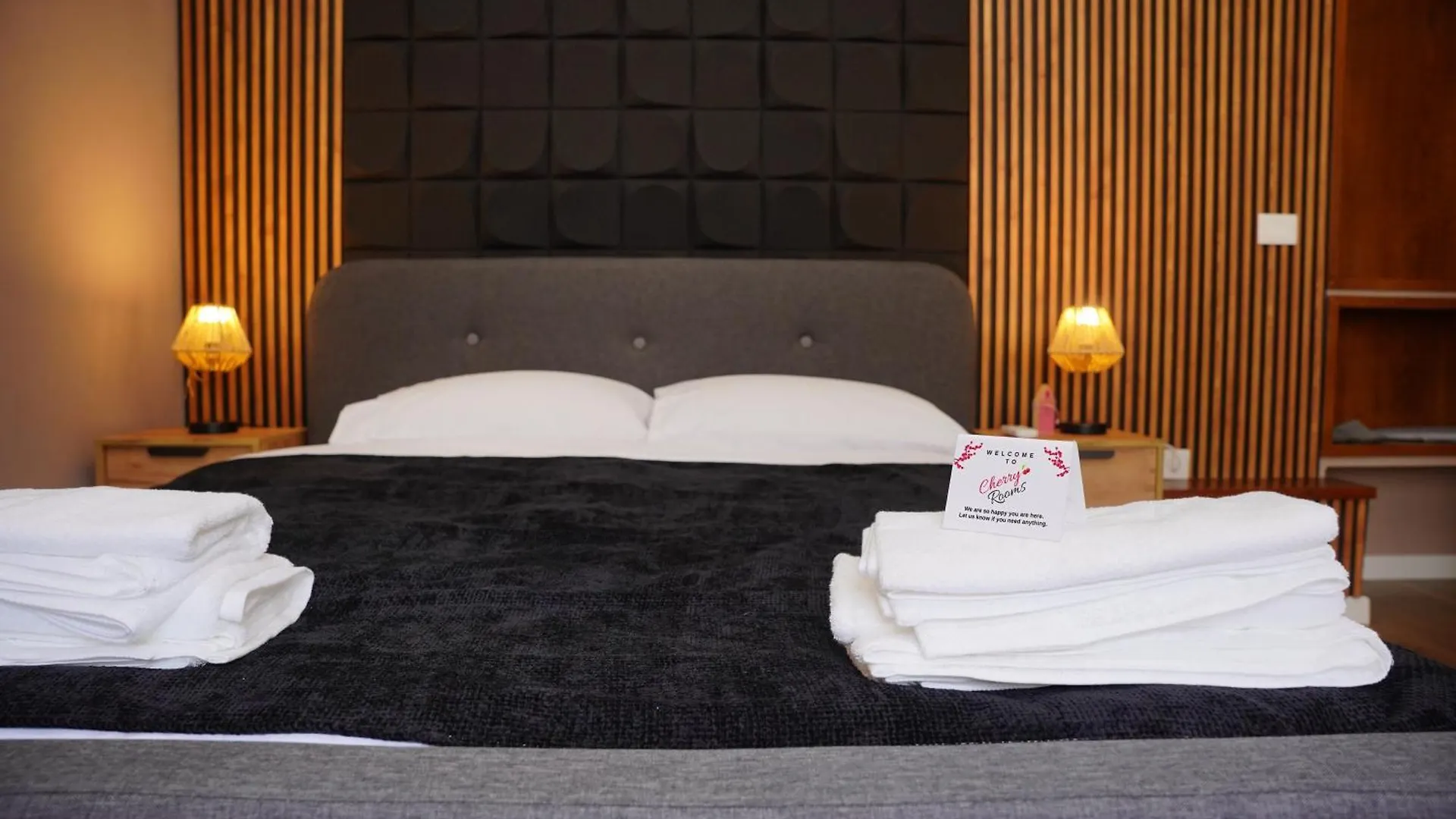 Cherry Rooms Τίρανα