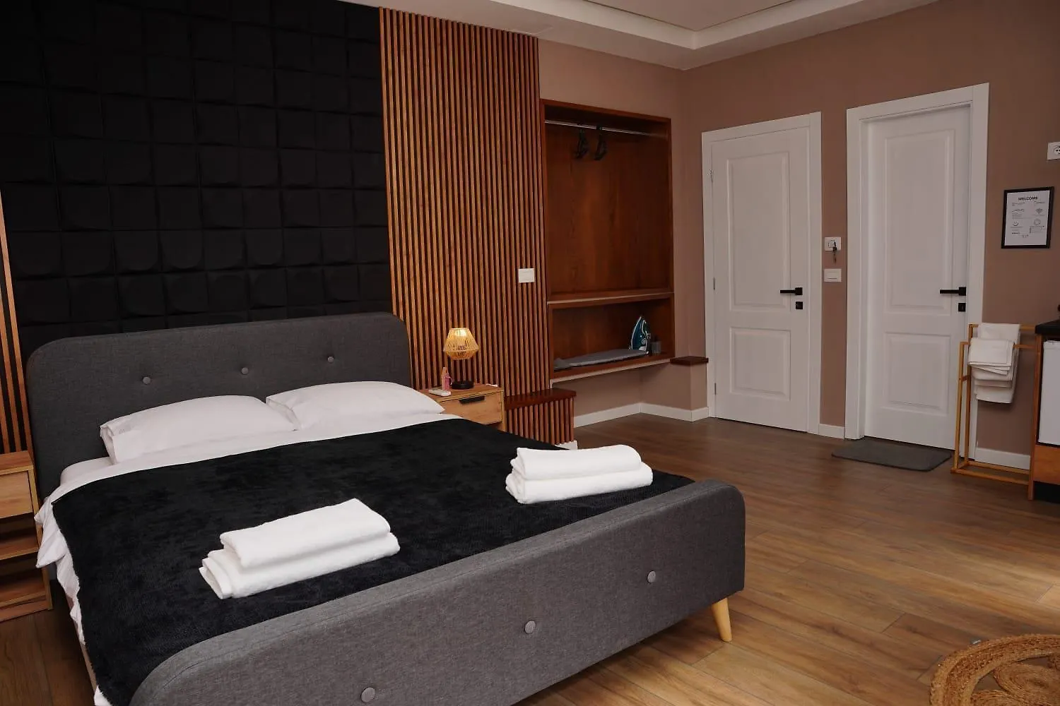 Cherry Rooms Τίρανα